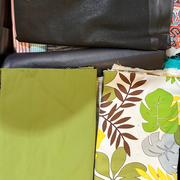 Assorted Fabric Remnants Approx 5lb - Picture 3 of 4